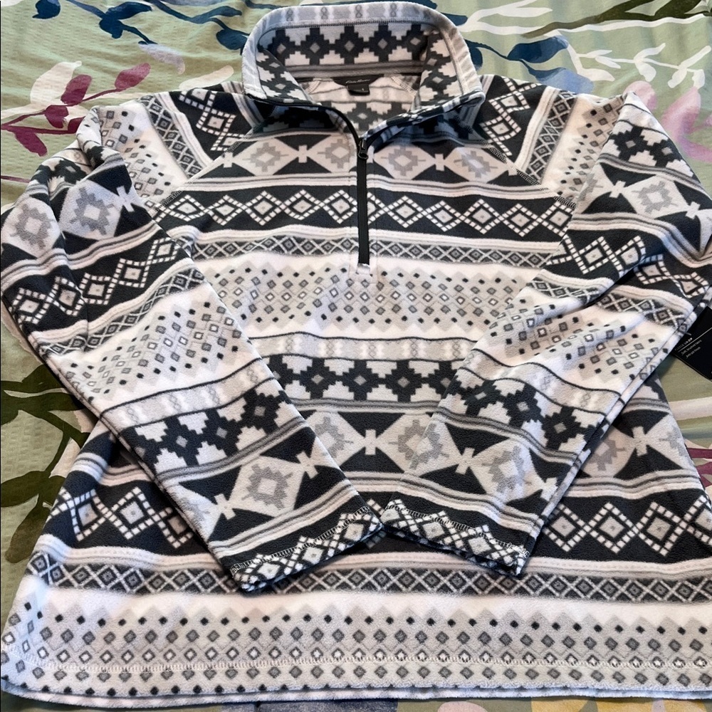 Women’s patterned fleece 1/4 zip pullover grey and white. New with tag